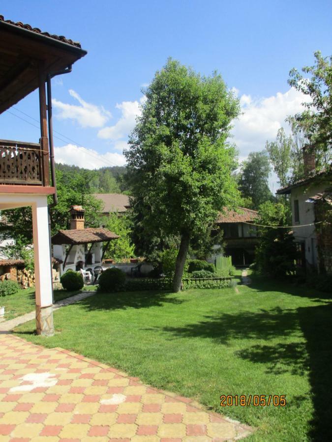 Borimechkova Kashta Hotel โคปริฟชทิทซา ภายนอก รูปภาพ